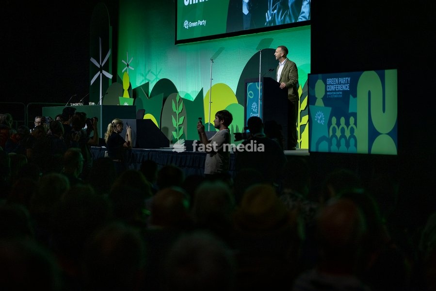 BRIGHTON, ENGLAND – 2 October 2026: Green Party leader Zack Polanski delivers his leaders’ speech at the Green Party annual conference at the Brighton Centre. Polanski outlined proposals for a three-year emergency brake on private rent increases, criticised the Labour government and called for the…