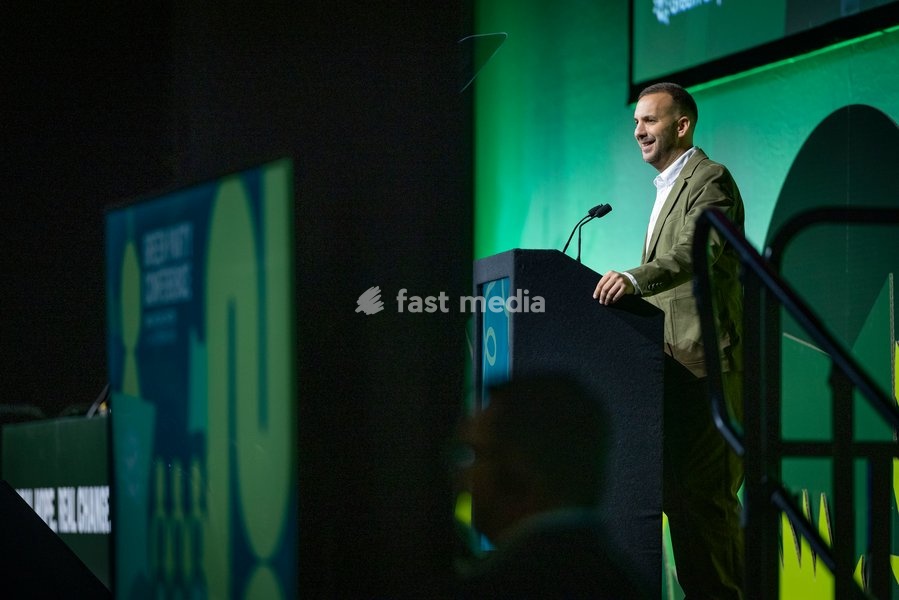 BRIGHTON, ENGLAND – 2 October 2026: Green Party leader Zack Polanski delivers his leaders’ speech at the Green Party annual conference at the Brighton Centre. Polanski outlined proposals for a three-year emergency brake on private rent increases, criticised the Labour government and called for the…
