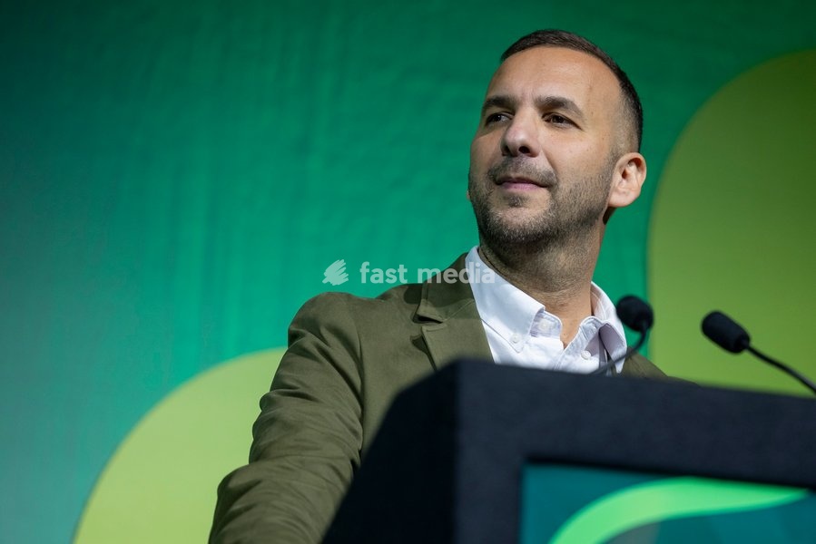BRIGHTON, ENGLAND – 2 October 2026: Green Party leader Zack Polanski delivers his leaders’ speech at the Green Party annual conference at the Brighton Centre. Polanski outlined proposals for a three-year emergency brake on private rent increases, criticised the Labour government and called for the…