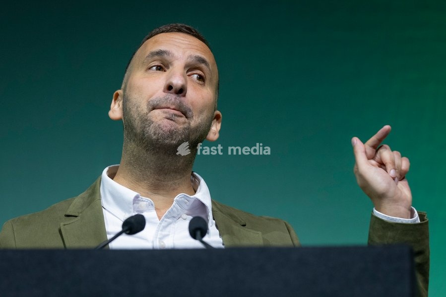 BRIGHTON, ENGLAND – 2 October 2026: Green Party leader Zack Polanski delivers his leaders’ speech at the Green Party annual conference at the Brighton Centre. Polanski outlined proposals for a three-year emergency brake on private rent increases, criticised the Labour government and called for the…