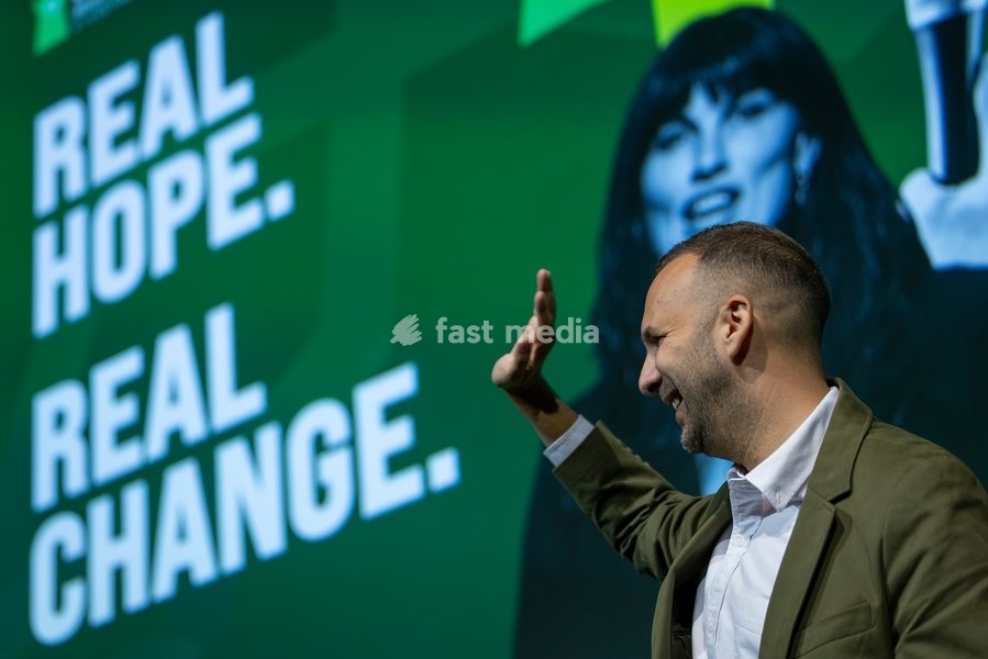BRIGHTON, ENGLAND – 2 October 2026: Green Party leader Zack Polanski delivers his leaders’ speech at the Green Party annual conference at the Brighton Centre. Polanski outlined proposals for a three-year emergency brake on private rent increases, criticised the Labour government and called for the…