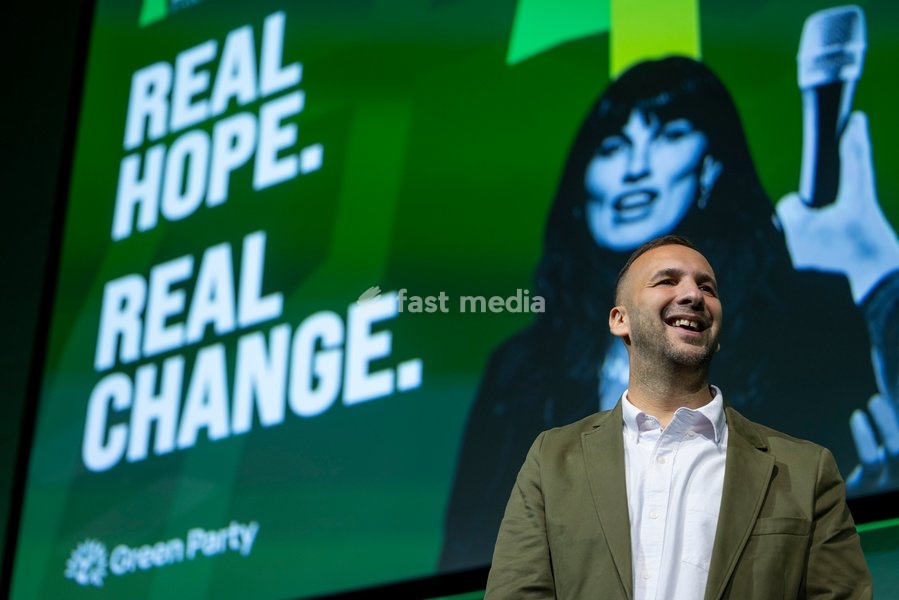 BRIGHTON, ENGLAND – 2 October 2026: Green Party leader Zack Polanski delivers his leaders’ speech at the Green Party annual conference at the Brighton Centre. Polanski outlined proposals for a three-year emergency brake on private rent increases, criticised the Labour government and called for the…