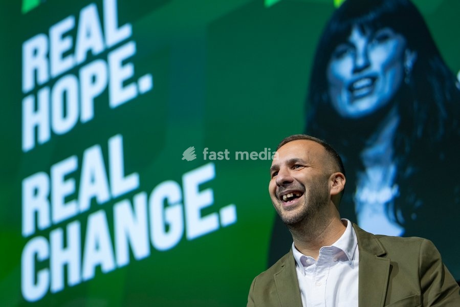 BRIGHTON, ENGLAND – 2 October 2026: Green Party leader Zack Polanski delivers his leaders’ speech at the Green Party annual conference at the Brighton Centre. Polanski outlined proposals for a three-year emergency brake on private rent increases, criticised the Labour government and called for the…