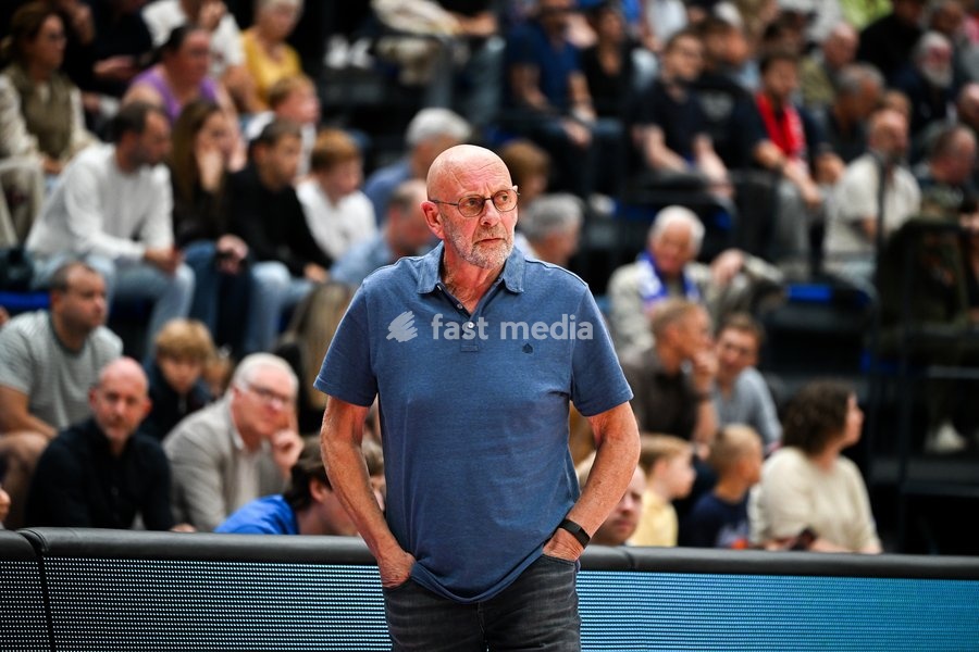 Mechelen's head coach Paul Vervaeck pictured during a basketball match between Limburg United and Kangoeroes Mechelen, Friday 2 October 2026, in Hasselt, on the first game in Belgium of the 'BNXT League' Belgian/ Dutch first division basket championship 2026-2027