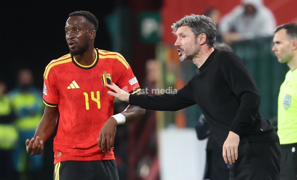 Belgium's Dodi Lukebakio and Belgium's head coach Mark van Bommel pictured during pictured during a soccer game between Belgian national team Red Devils and Turkey, on Friday 2 October 2026 in Liege, the third game of the UEFA Nations League group stage