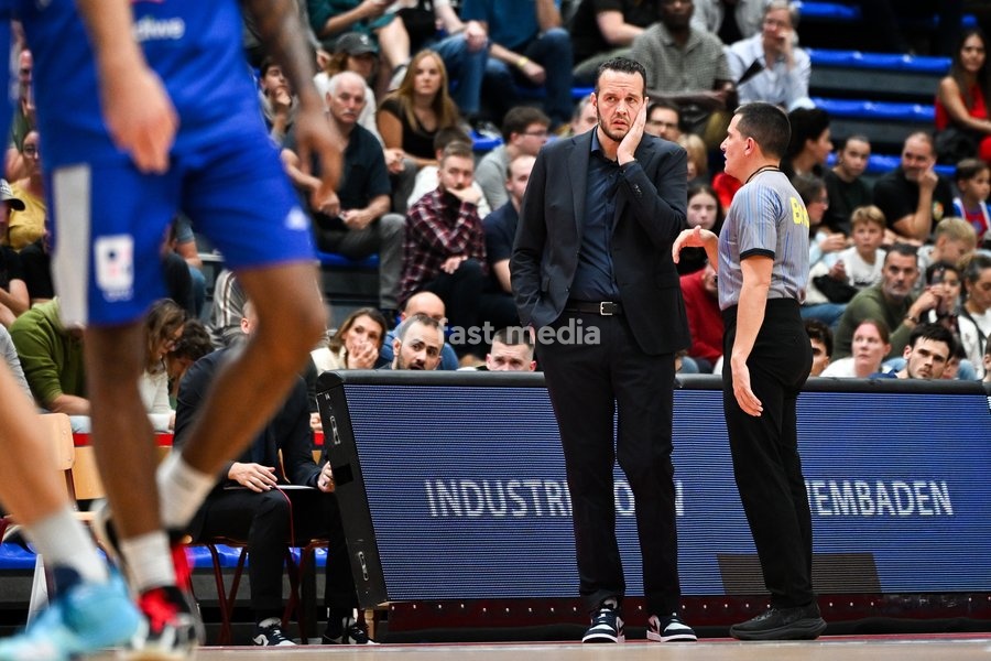 Limburg's head coach Raymond Westphalen pictured during a basketball match between Limburg United and Kangoeroes Mechelen, Friday 2 October 2026, in Hasselt, on the first game in Belgium of the 'BNXT League' Belgian/ Dutch first division basket championship 2026-2027