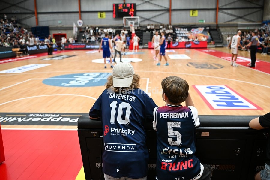 Limburg's fans pictured during a basketball match between Limburg United and Kangoeroes Mechelen, Friday 2 October 2026, in Hasselt, on the first game in Belgium of the 'BNXT League' Belgian/ Dutch first division basket championship 2026-2027