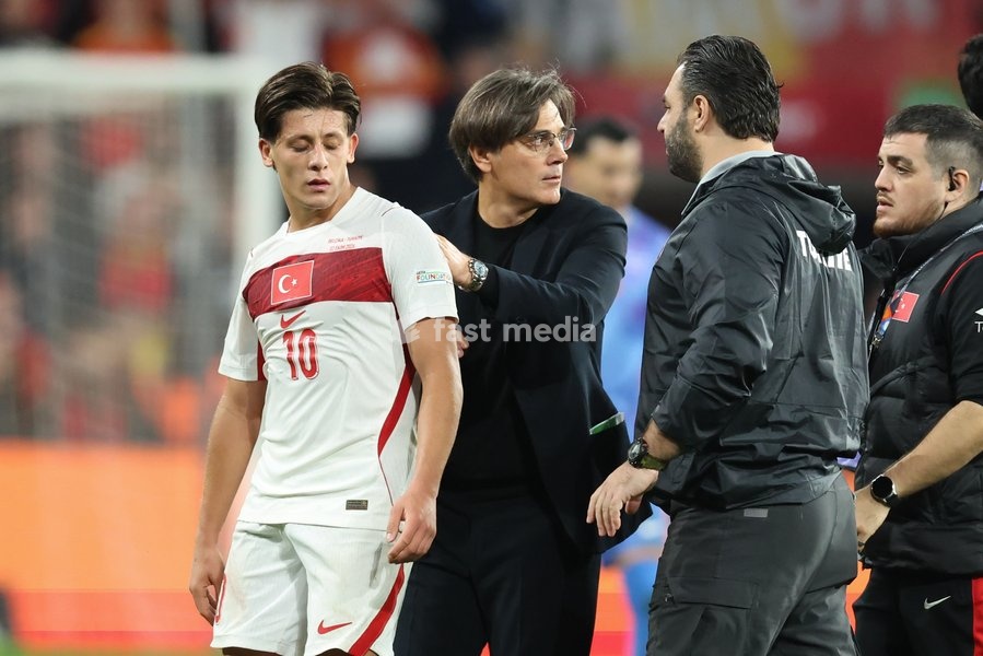 Turkey' Arda Guler and Turkey' head coach Vincezo Montella pictured during a soccer game between Belgian national team Red Devils and Turkey, on Friday 2 October 2026 in Liege, the third game of the UEFA Nations League group stage