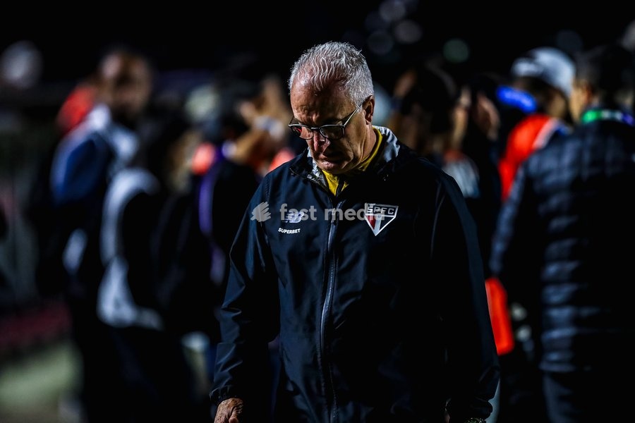 October 2, 2026, São Paulo, São Paulo, Brazil: SÃO PAULO (SP), BRAZIL – OCTOBER 2: São Paulo head coach Dorival Jr. during the match between São Paulo and Santos in the 2026 Brazilian Championship at Morumbis Stadium in São Paulo (SP), Brazil, on Friday, October 2, 2026