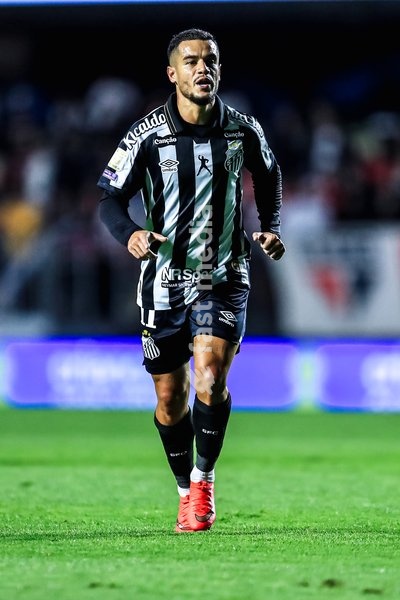 October 2, 2026, São Paulo, São Paulo, Brazil: SÃO PAULO (SP), BRAZIL – OCTOBER 2: Santos player Phelipe Coutinho during the match between São Paulo and Santos in the 2026 Brazilian Championship at Morumbis Stadium in São Paulo (SP), Brazil, on Friday, October 2, 2026