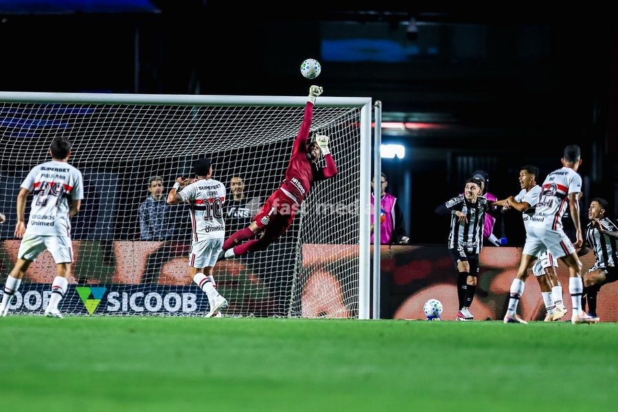 October 2, 2026, São Paulo, São Paulo, Brazil: SÃO PAULO (SP), BRAZIL – OCTOBER 2: Santos player Diógenes during the match between São Paulo and Santos in the 2026 Brazilian Championship at Morumbis Stadium in São Paulo (SP), Brazil, on Friday, October 2, 2026