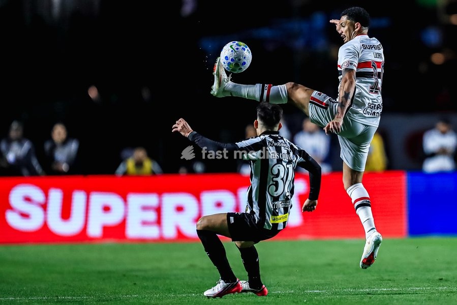 October 2, 2026, São Paulo, São Paulo, Brazil: SÃO PAULO (SP), BRAZIL – OCTOBER 2: São Paulo player Luciano during the match between São Paulo and Santos in the 2026 Brazilian Championship at Morumbis Stadium in São Paulo (SP), Brazil, on Friday, October 2, 2026