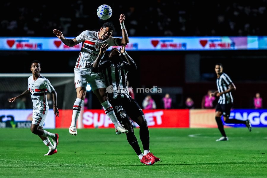 October 2, 2026, São Paulo, São Paulo, Brazil: SÃO PAULO (SP), BRAZIL – OCTOBER 2: São Paulo player Luciano during the match between São Paulo and Santos in the 2026 Brazilian Championship at Morumbis Stadium in São Paulo (SP), Brazil, on Friday, October 2, 2026