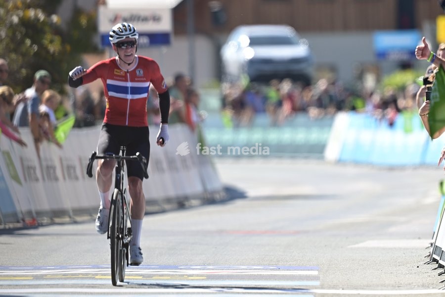 Norway's Elias Dybing celebrates as he won the Men juniors Road Race race (110,5 km) at the cycling UEC Road European Championships, in Ljubljana, Slovenia Saturday 3 October 2026. The UEC Road European Championships are taking place from 02 to 07 October in Ljubljana, Slovenia