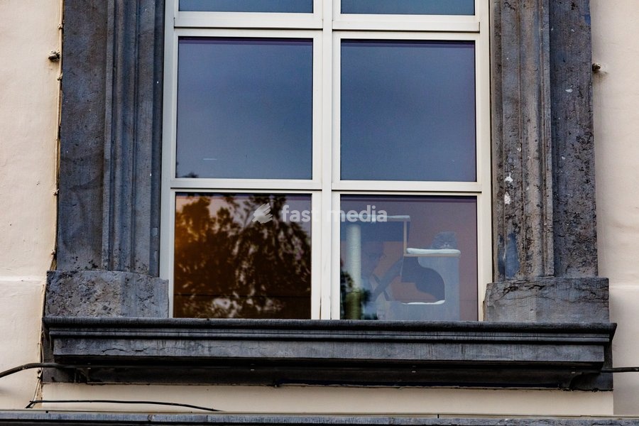 Prime Minister Bart De Wever and his cat pictured after a meeting of the Federal Government on the budget for 2027, Saturday 3 October 2026 in Brussels