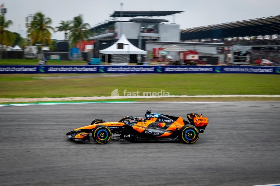 Oscar Piastri (AUS) - McLaren Mastercard F1 Team during Practice sessions of Saturday of Formula 1 Gulf Air Bahrain Grand Prix in Malaysia 2026 at Sepang International Circuit in Sepang, Malaysia. Round 16 of 23 of the 2026 FIA Formula One World Championship, held October 2-4, 2026. The race was…