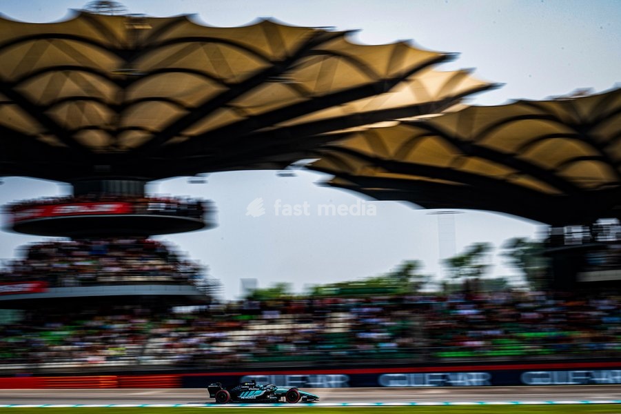 George Russell (GBR) - Mercedes-AMG PETRONAS F1 Team during Qualifying of Saturday of Formula 1 Gulf Air Bahrain Grand Prix in Malaysia 2026 at Sepang International Circuit in Sepang, Malaysia. Round 16 of 23 of the 2026 FIA Formula One World Championship, held October 2-4, 2026. The race was…