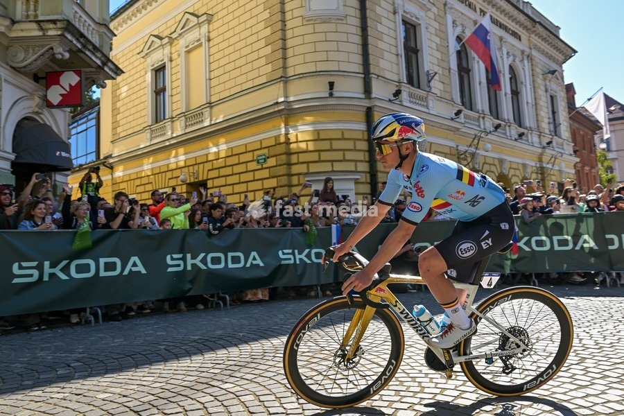 Belgium's Remco Evenepoel is pictured in action during the elite men Road Race race (196,2 km) at the cycling UEC Road European Championships, in Ljubljana, Slovenia Sunday 4 October 2026. The UEC Road European Championships are taking place from 02 to 07 October in Ljubljana, Slovenia