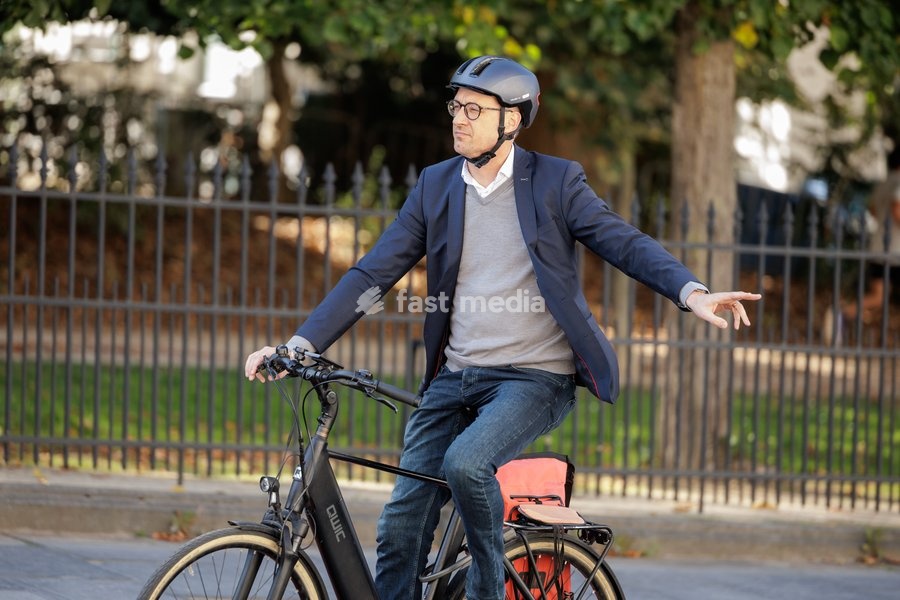 Vice-prime minister and Budget Minister Vincent Van Peteghem arrives for a meeting of the Federal Government on the budget for 2027, Sunday 4 October 2026 in Brussels