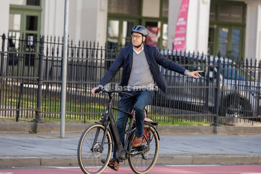 Vice-prime minister and Budget Minister Vincent Van Peteghem arrives for a meeting of the Federal Government on the budget for 2027, Sunday 4 October 2026 in Brussels