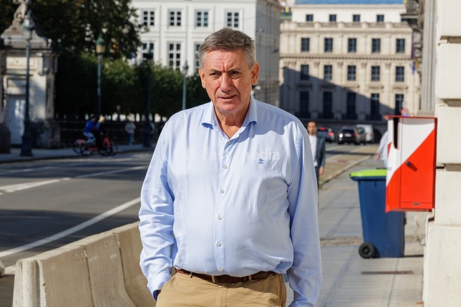 Vice-prime minister and Minister of Finance, Combating Tax Fraud, Pensions, National Lottery and Cultural Institutions Jan Jambon arrives for a meeting of the Federal Government on the budget for 2027, Sunday 4 October 2026 in Brussels