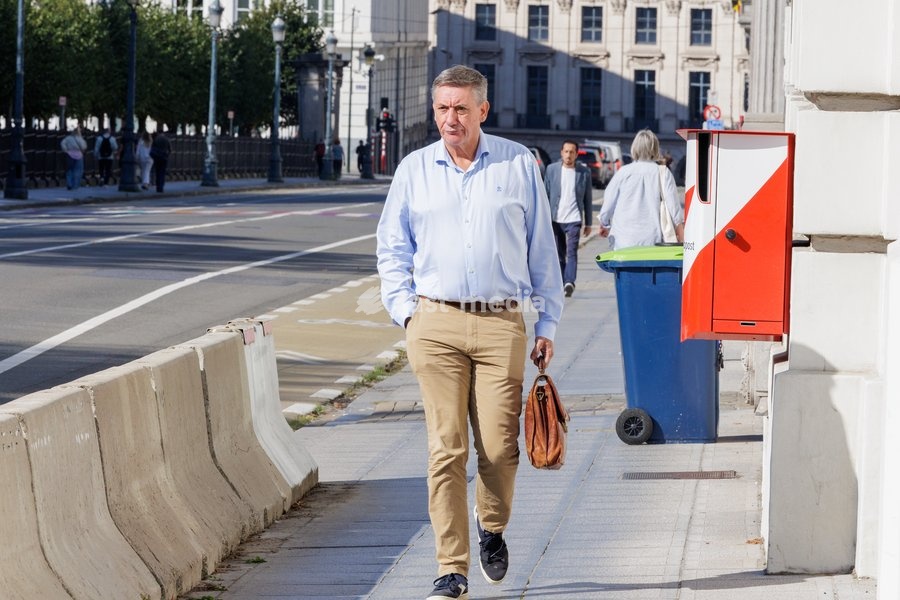 Vice-prime minister and Minister of Finance, Combating Tax Fraud, Pensions, National Lottery and Cultural Institutions Jan Jambon arrives for a meeting of the Federal Government on the budget for 2027, Sunday 4 October 2026 in Brussels