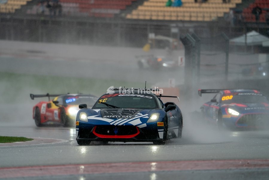 GT World Challenge Europe Sprint Cup 2026, Barcelona, Spain - Race Saturday, Circuit de Barcelona - Catalunya - Safety Car had to get out