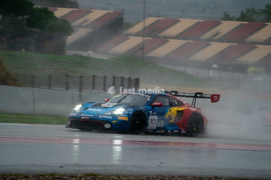 GT World Challenge Europe Sprint Cup 2026, Barcelona, Spain - Race Saturday, Circuit de Barcelona - Catalunya - #10 Gilles MAGNUS (BEL) - Robin KNUTSSON (SWE) - Boutsen VDS