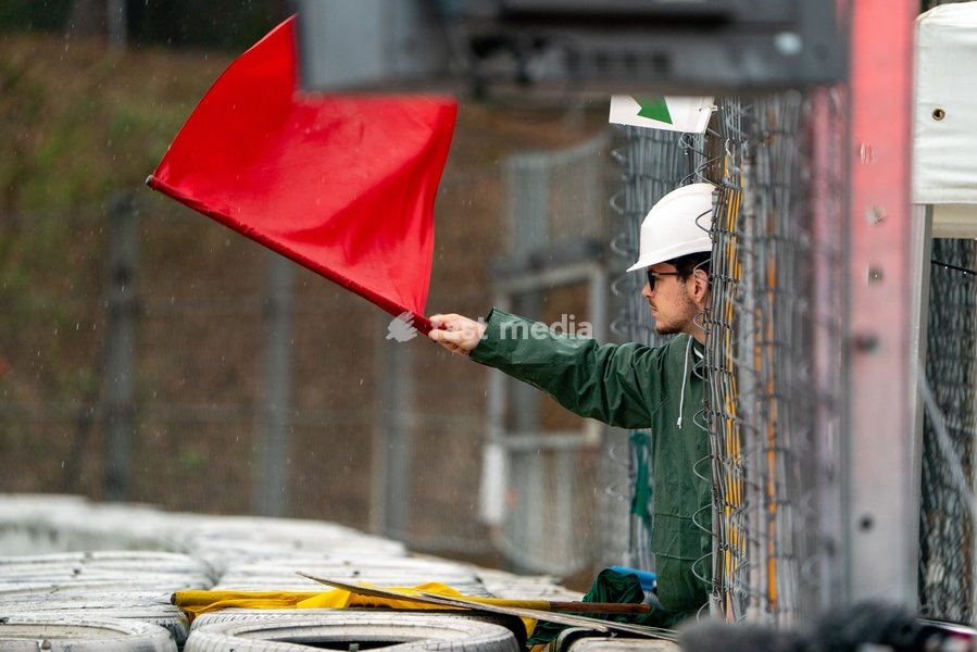 GT World Challenge Europe Sprint Cup 2026, Barcelona, Spain - Race Saturday, Circuit de Barcelona - Catalunya - The Red Flag came out