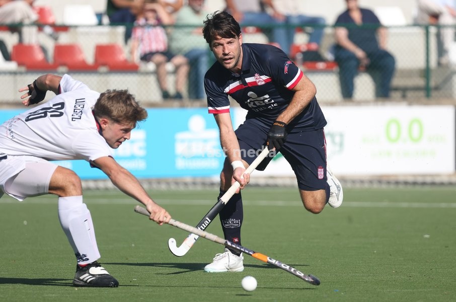 Dragon’s Victor Wegnez and 14 Leopold's Gaspard Baumgarten fight for the ball during a hockey game between Royal Leopold Club and KHC Dragons on Sunday 4 October 2026 in Brussels, on day 4 of the Belgian first division hockey championship