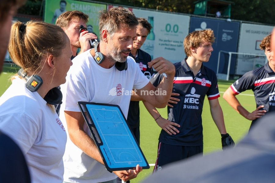 Leopold's head coach Maxime Bertrand talks to his players during a hockey game between Royal Leopold Club and KHC Dragons on Sunday 4 October 2026 in Brussels, on day 4 of the Belgian first division hockey championship