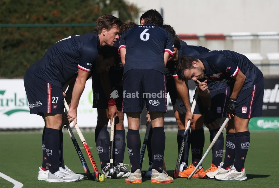 Leopold's Tom Boon talks to his teammates during a hockey game between Royal Leopold Club and KHC Dragons on Sunday 4 October 2026 in Brussels, on day 4 of the Belgian first division hockey championship