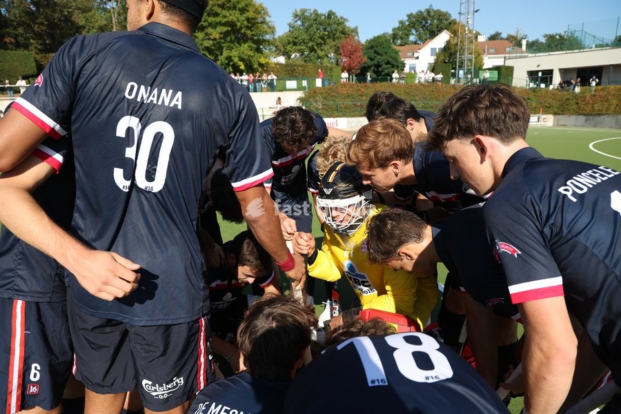 Leopold's players pictured at the start of a hockey game between Royal Leopold Club and KHC Dragons on Sunday 4 October 2026 in Brussels, on day 4 of the Belgian first division hockey championship