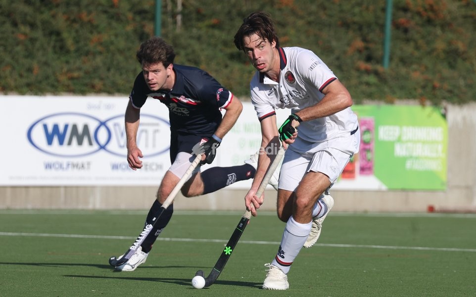 Leopold's Louis de Backer and Dragons' Lucas Putters fight for the ball during a hockey game between Royal Leopold Club and KHC Dragons on Sunday 4 October 2026 in Brussels, on day 4 of the Belgian first division hockey championship
