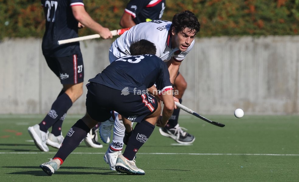 Dragon’s Marc Racasens fights for the ball during a hockey game between Royal Leopold Club and KHC Dragons on Sunday 4 October 2026 in Brussels, on day 4 of the Belgian first division hockey championship