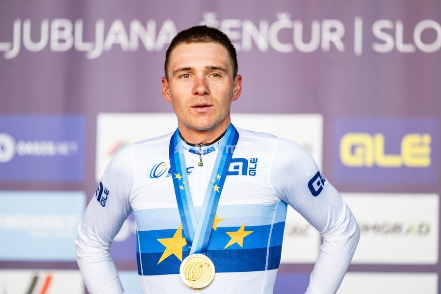Belgian Remco Evenepoel , winner of the gold medal pictured on the podium of the elite men Road Race race (196,2 km) at the cycling UEC Road European Championships, in Ljubljana, Slovenia Sunday 4 October 2026. The UEC Road European Championships are taking place from 02 to 07 October in Ljubljana,…