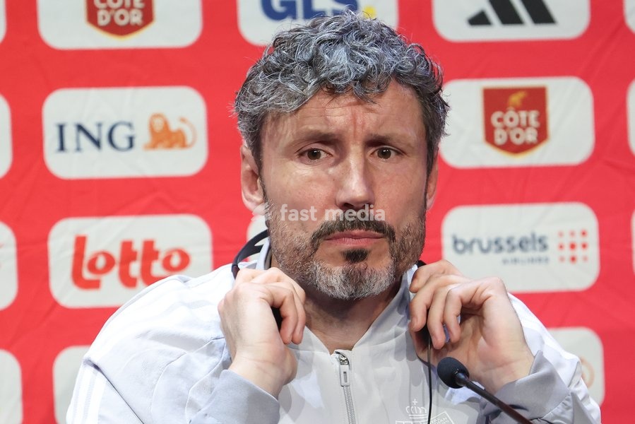 Belgium's head coach Mark van Bommel pictured during a press conference session of the Red Devils, the Belgian national soccer team, in Paris, Sunday 4 October 2026. The team is preparing for their game against France on Monday, their fourth game in the UEFA Nations League competition