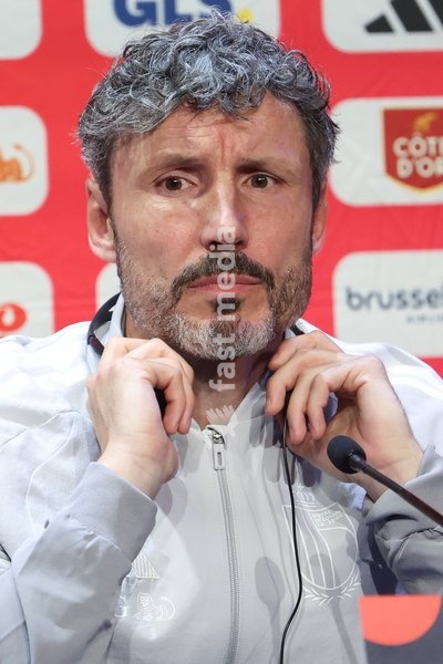 Belgium's head coach Mark van Bommel pictured during a press conference session of the Red Devils, the Belgian national soccer team, in Paris, Sunday 4 October 2026. The team is preparing for their game against France on Monday, their fourth game in the UEFA Nations League competition