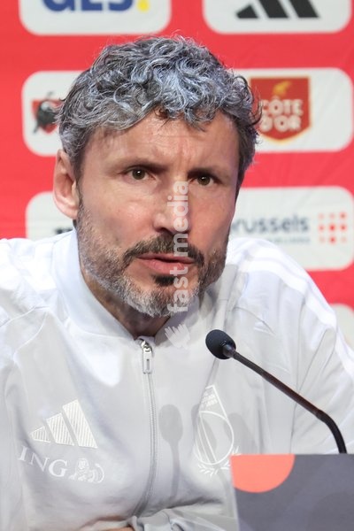 Belgium's head coach Mark van Bommel pictured during a press conference session of the Red Devils, the Belgian national soccer team, in Paris, Sunday 4 October 2026. The team is preparing for their game against France on Monday, their fourth game in the UEFA Nations League competition