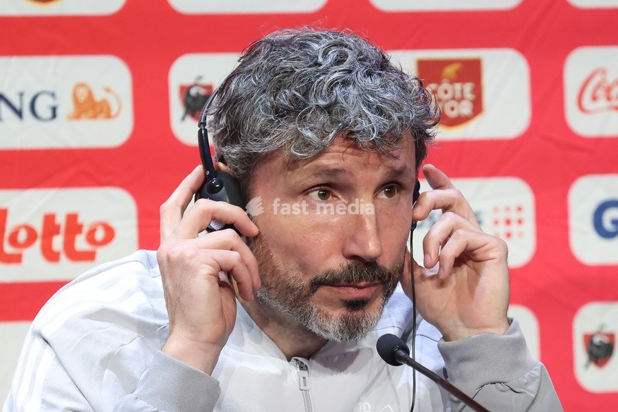 Belgium's head coach Mark van Bommel pictured during a press conference session of the Red Devils, the Belgian national soccer team, in Paris, Sunday 4 October 2026. The team is preparing for their game against France on Monday, their fourth game in the UEFA Nations League competition