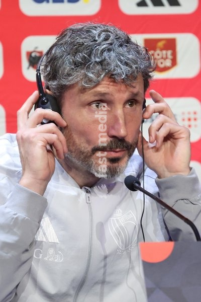 Belgium's head coach Mark van Bommel pictured during a press conference session of the Red Devils, the Belgian national soccer team, in Paris, Sunday 4 October 2026. The team is preparing for their game against France on Monday, their fourth game in the UEFA Nations League competition