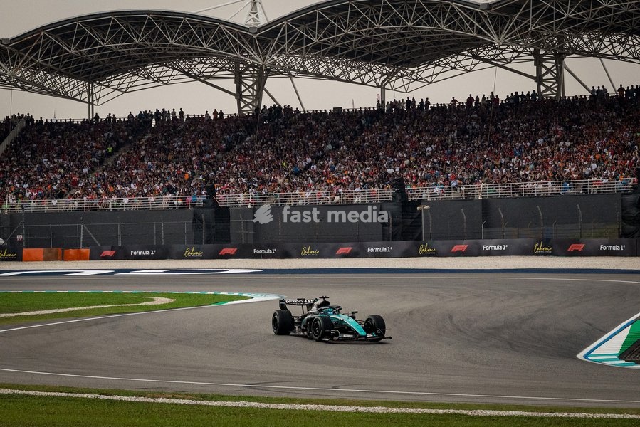 George Russell (GBR) - Mercedes-AMG PETRONAS F1 Team during the Race of Formula 1 Gulf Air Bahrain Grand Prix in Malaysia 2026 at Sepang International Circuit in Sepang, Malaysia. Round 16 of 23 of the 2026 FIA Formula One World Championship, held October 2-4, 2026. The race was relocated from…