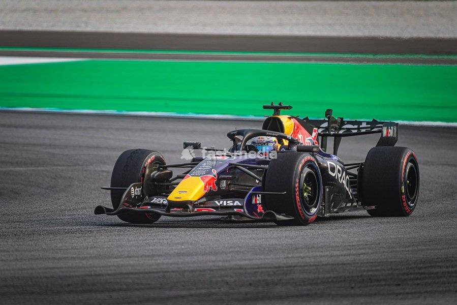 Max Verstappen (NED) - Oracle Red Bull Racing during the Race of Formula 1 Gulf Air Bahrain Grand Prix in Malaysia 2026 at Sepang International Circuit in Sepang, Malaysia. Round 16 of 23 of the 2026 FIA Formula One World Championship, held October 2-4, 2026. The race was relocated from Bahrain to…