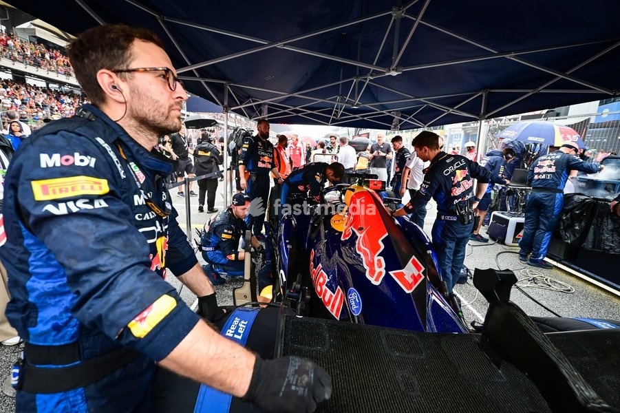Grid during Raceday of Saturday of Formula 1 Gulf Air Bahrain Grand Prix in Malaysia 2026 at Sepang International Circuit in Sepang, Malaysia. Round 16 of 23 of the 2026 FIA Formula One World Championship, held October 2-4, 2026. The race was relocated from Bahrain to Malaysia and held at Sepang…