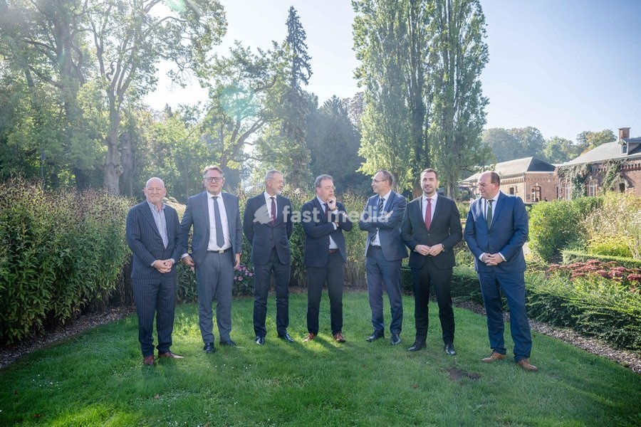 (L) Eric Noterman CEO Port Oostende, (2L) Casd König CEO North Sea Port, (3L) Boudewijn Siemons CEO Havenbedrijf Rotterdam, (C) Rob Smeets CEO Port Of Antwerp & Bruges, (3R) Paul Dirix CEO Port of Moerdijk, (2R) Stffen Bauer CEO HGK group Köln, (R) Markus Bangen CEO Duisburgport pose for the…