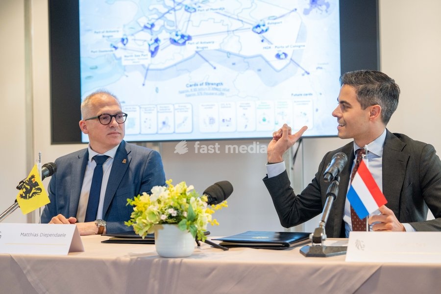 Flemish Minister-President Matthias Diependaele and Dutch Prime Minister Rob Jetten are pictured at the High Level Haventop (Harbor Summit) on the future of European ports and industry, organized by Flanders, the Netherlands and North Rhine-Westphalia, Monday 5 October 2026, at the Botanic garden…
