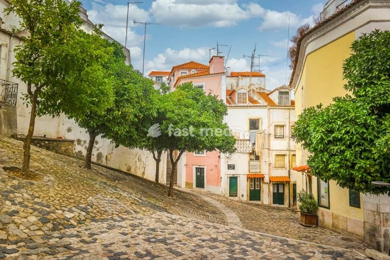 Lissabon, Portugal - Ein ruhiger Platz in der Alfama