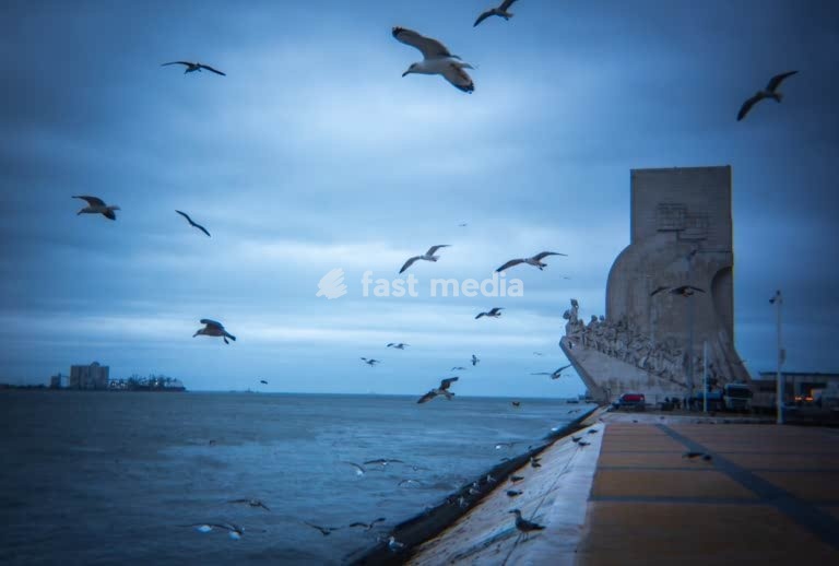 Tagus River blue hour mood, seagulls at Monument to the Discoveries, Lisbon Belém, Portugal. Photo Peter Delius