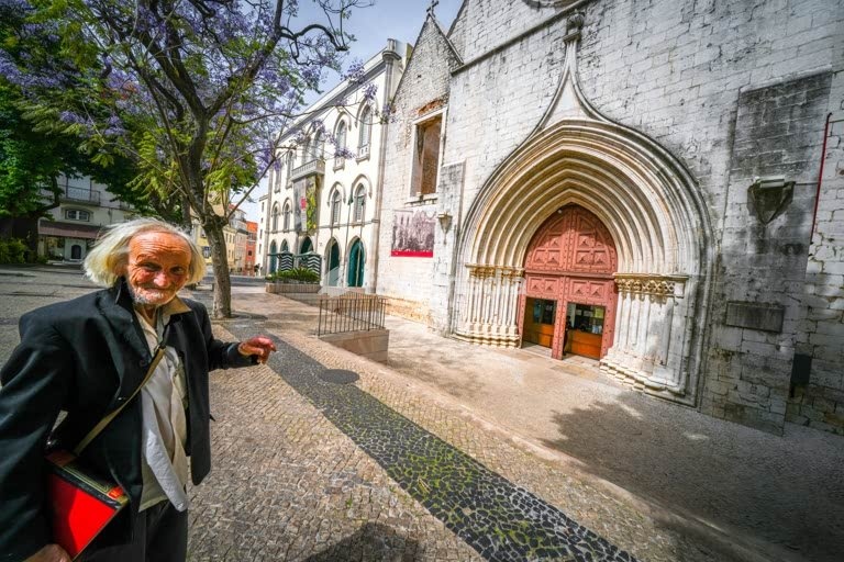 City historian Will in front of Carmo Convent Gothic portal, Largo do Carmo, Chiado, Lisbon, Portugal