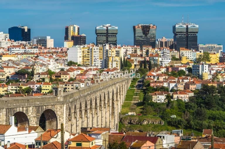 Lisbon, Aqueduct and commercial towers